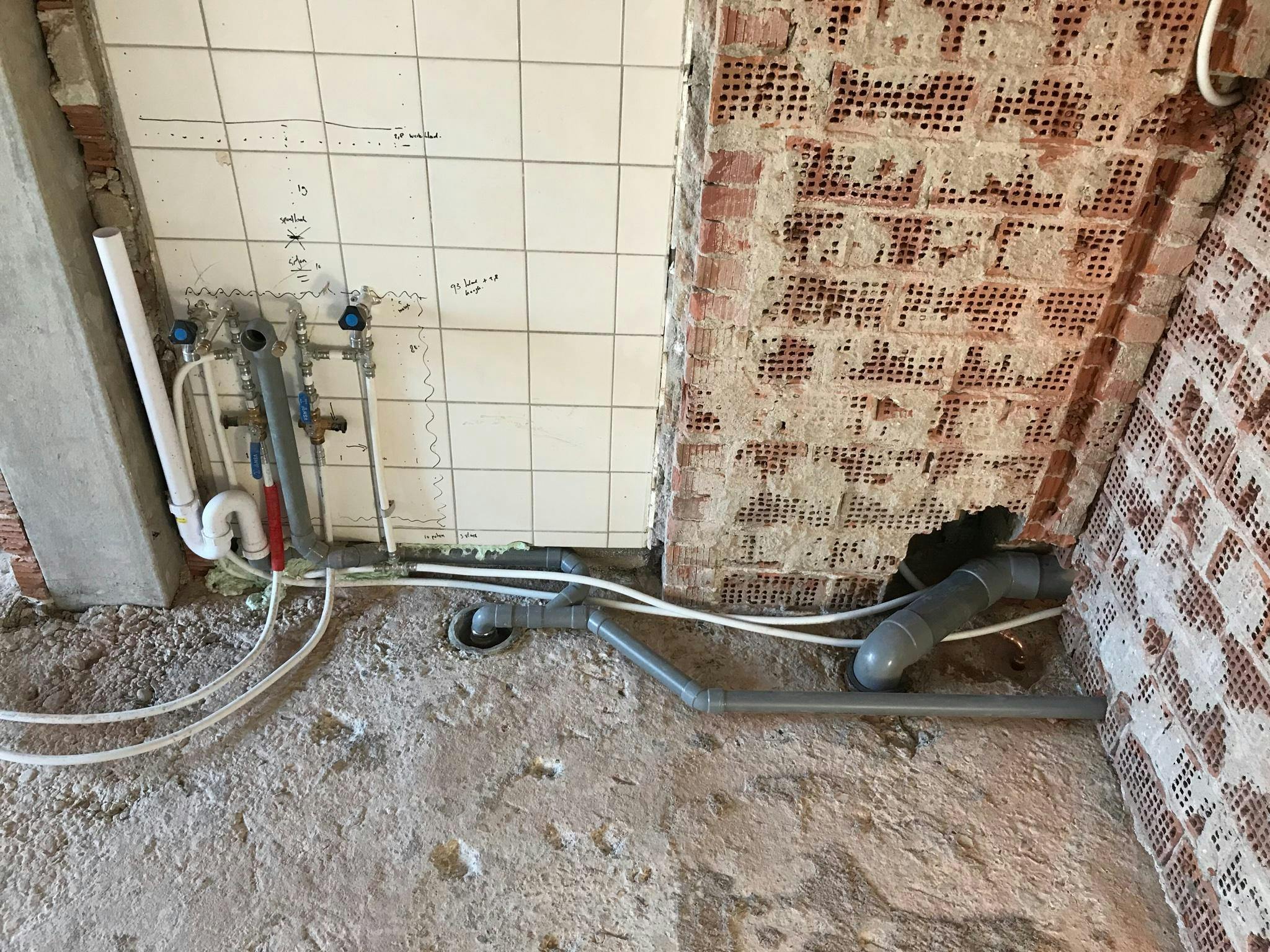 leidingen-badkamer-verleggen-vernieuwen